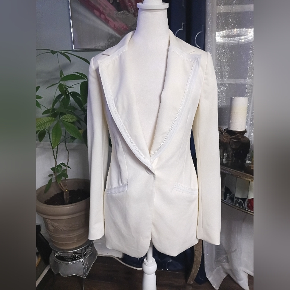 White House Black Market Cream Single-Button Notch-Lapel Blazer